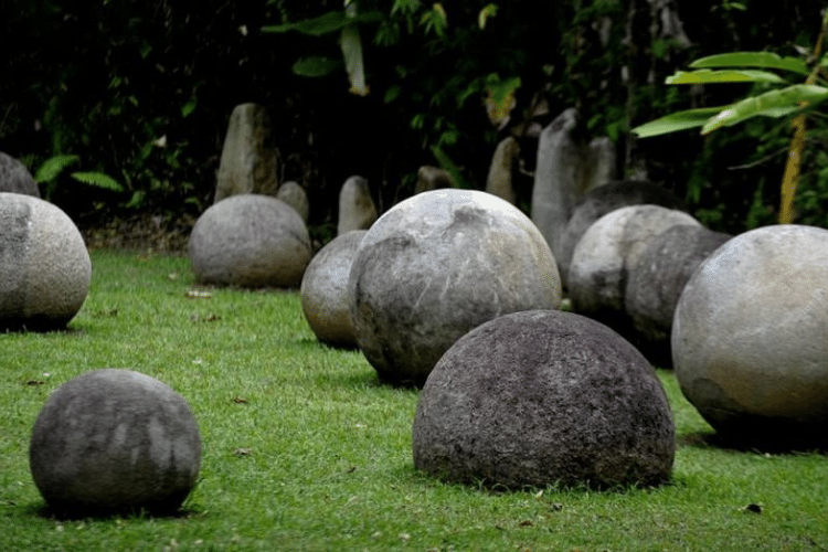 Esferas de Piedra Bellezas Culturales de Costa Rica